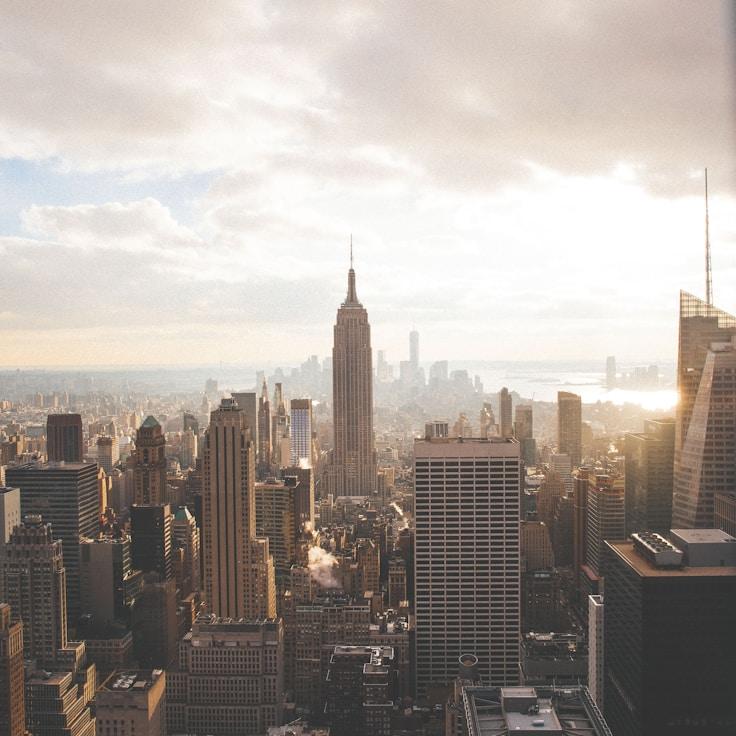 Parents evaluating schools in France
